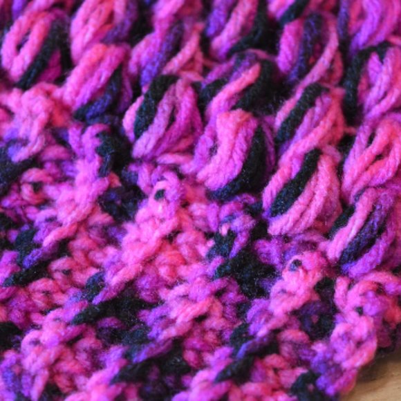 Crochet Pink Messy Bun Hat/New - Picture 2 of 3